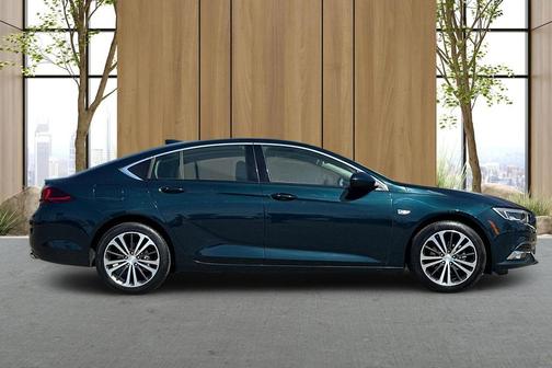 2018 Buick Regal Sportback Essence