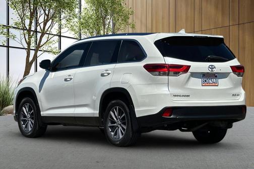 Blizzard Pearl 2019 Toyota Highlander XLE