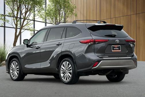 2023 Toyota Highlander Platinum