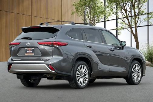 2023 Toyota Highlander Platinum