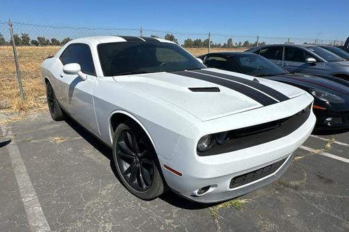 White Knuckle Clearcoat 2018 Dodge Challenger SXT