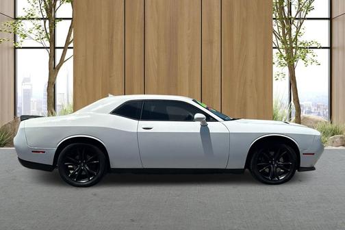 White Knuckle Clearcoat 2018 Dodge Challenger SXT