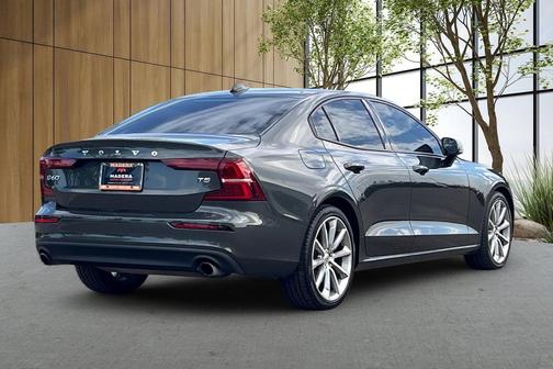 Pine Grey Metallic 2021 Volvo S60 T5 Momentum