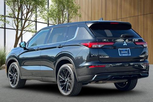 2023 Mitsubishi Outlander SE Black Edition 2WD