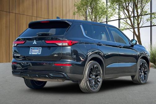 2023 Mitsubishi Outlander SE Black Edition 2WD