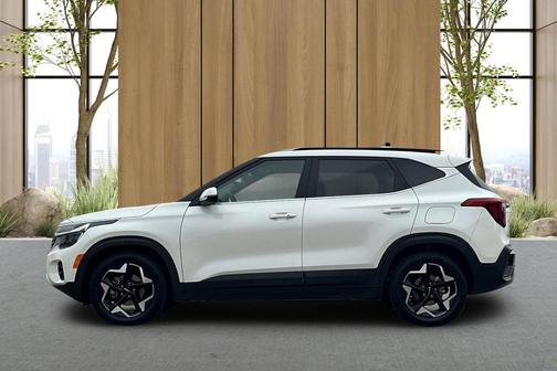 Snow White Pearl 2024 Kia Seltos EX