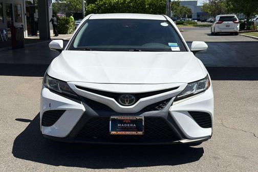 Super White 2019 Toyota Camry SE