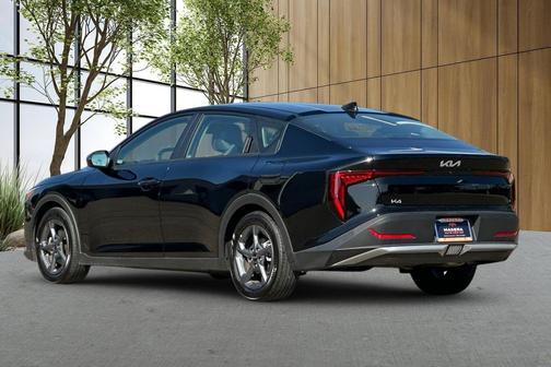 Aurora Black Pearl 2025 Kia K4 LXS