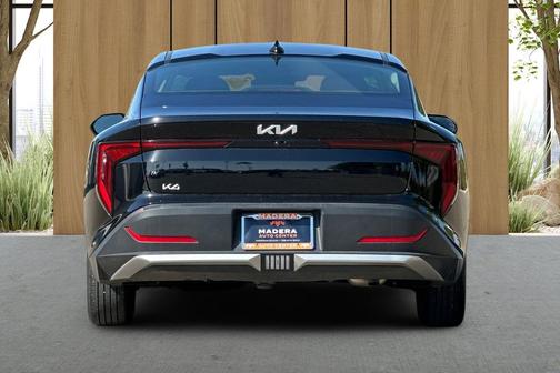 Aurora Black Pearl 2025 Kia K4 LXS