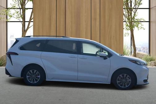 Ice 2024 Toyota Sienna LE