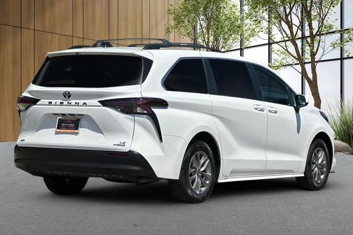 Ice 2024 Toyota Sienna LE