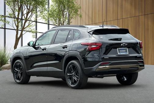 Mosaic Black Metallic 2026 Chevrolet Trax FWD ACTIV