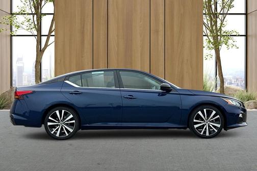 2021 Nissan Altima SR FWD