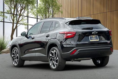 Mosaic Black Metallic 2026 Chevrolet Trax FWD 2RS