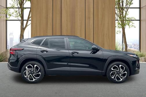 Mosaic Black Metallic 2026 Chevrolet Trax FWD 2RS