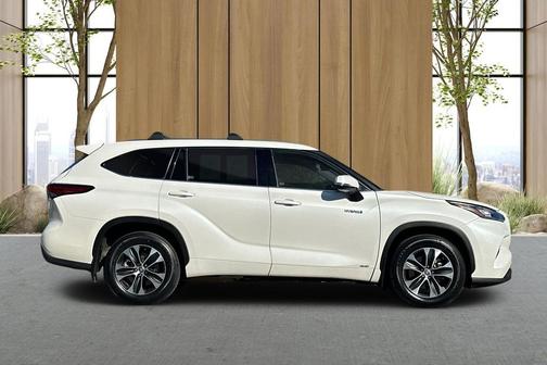 Blizzard Pearl 2020 Toyota Highlander Hybrid XLE