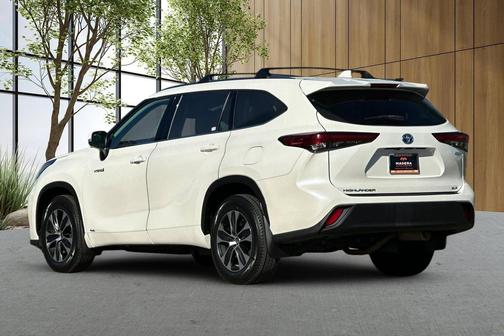 Blizzard Pearl 2020 Toyota Highlander Hybrid XLE