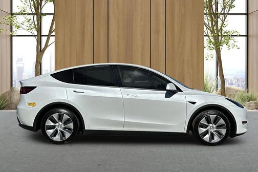 2022 Tesla Model Y Long Range Dual Motor All-Wheel Drive