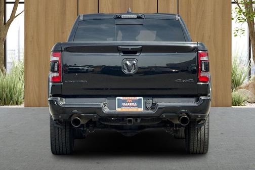 Diamond Black Crystal Pearlcoat 2021 RAM 1500 Limited