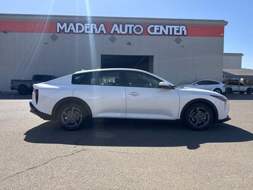 Snow White Pearl 2025 Kia K4 LXS