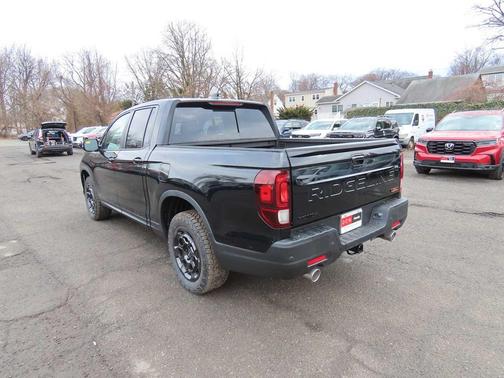 Crystal Black Pearl 2026 Honda Ridgeline TrailSport+