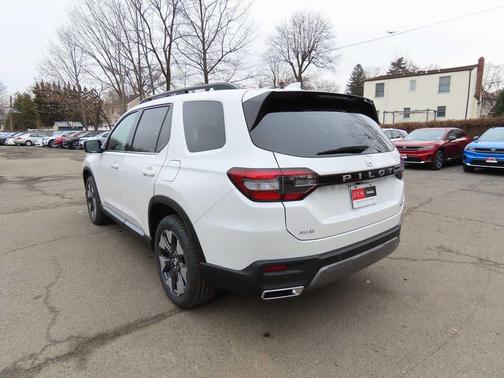 Platinum White Pearl 2026 Honda Pilot Touring 8-Passenger