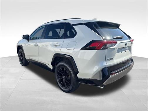 2022 Toyota RAV4 Hybrid SE