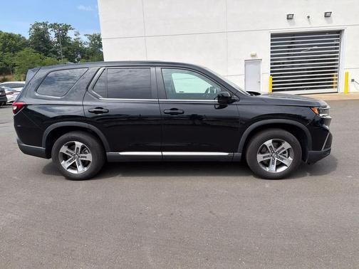 Crystal Black Pearl 2024 Honda Pilot EX-L