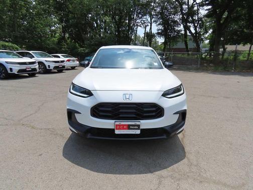 Platinum White Pearl 2027 Honda HR-V Sport AWD