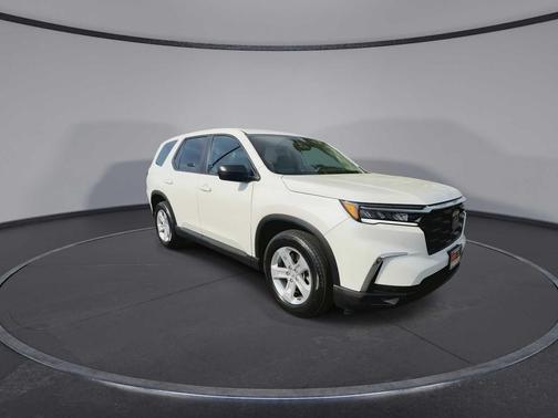 Platinum White Pearl 2023 Honda Pilot AWD LX