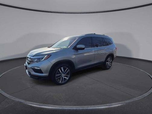 Lunar Silver Metallic 2017 Honda Pilot Elite