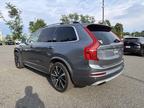 Gray 2018 Volvo XC90 T6 Momentum