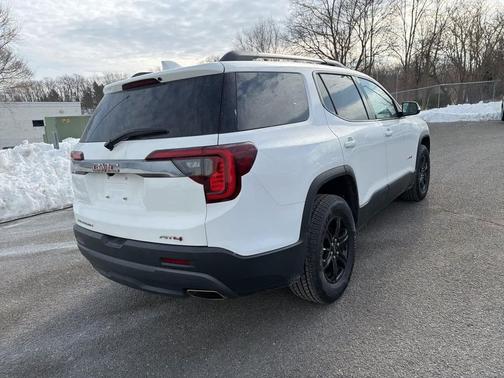 2022 GMC Acadia AWD AT4