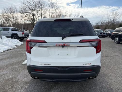 2022 GMC Acadia AWD AT4
