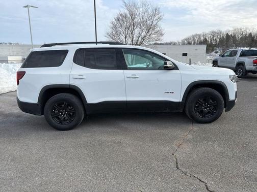 2022 GMC Acadia AWD AT4