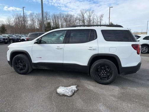 2022 GMC Acadia AWD AT4