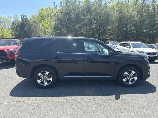Crystal Black Pearl 2023 Honda Pilot AWD EX-L 8 Passenger