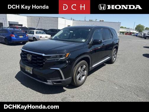 Crystal Black Pearl 2023 Honda Pilot AWD EX-L 8 Passenger