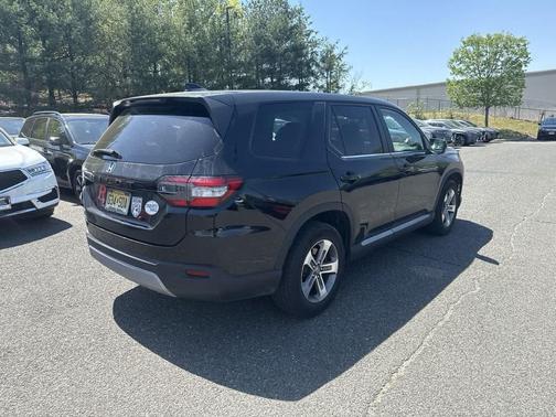 Crystal Black Pearl 2023 Honda Pilot AWD EX-L 8 Passenger