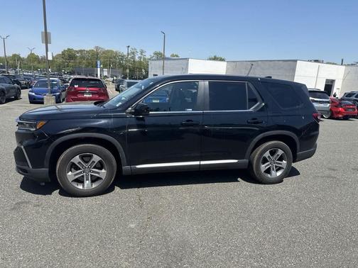 Crystal Black Pearl 2023 Honda Pilot AWD EX-L 8 Passenger
