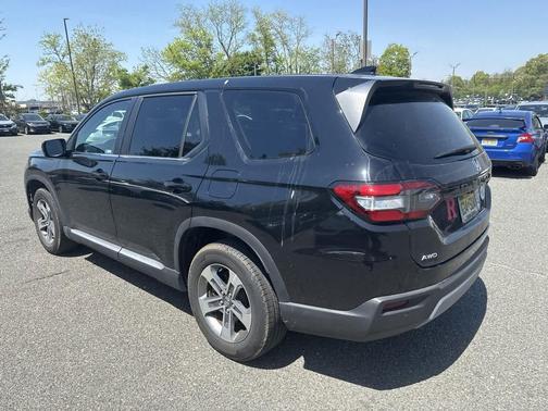 Crystal Black Pearl 2023 Honda Pilot AWD EX-L 8 Passenger