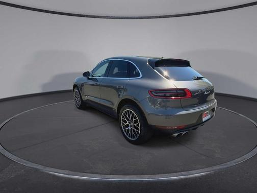 Agate Gray Metallic 2016 Porsche Macan Macan S
