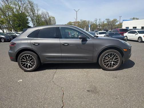 Agate Gray Metallic 2016 Porsche Macan Macan S