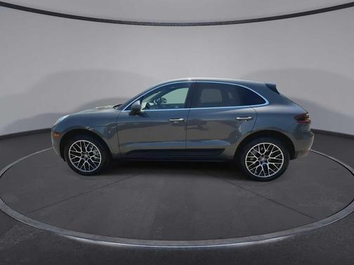 Agate Gray Metallic 2016 Porsche Macan Macan S