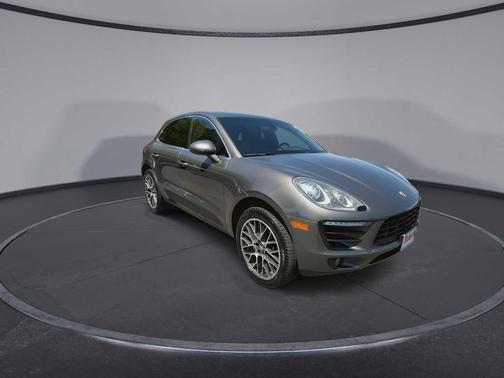 Agate Gray Metallic 2016 Porsche Macan Macan S