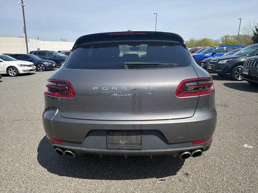 Agate Gray Metallic 2016 Porsche Macan Macan S