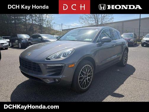 Agate Gray Metallic 2016 Porsche Macan Macan S