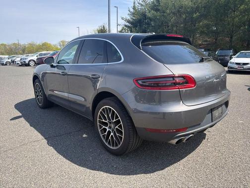 Agate Gray Metallic 2016 Porsche Macan Macan S