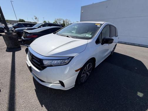 Platinum White Pearl 2023 Honda Odyssey Touring
