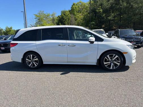 Platinum White Pearl 2023 Honda Odyssey Touring